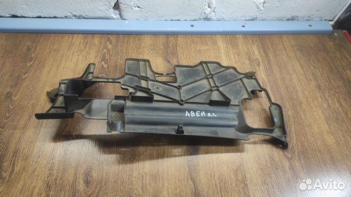 Накладка на торпедо Toyota Avensis T250 седан 1