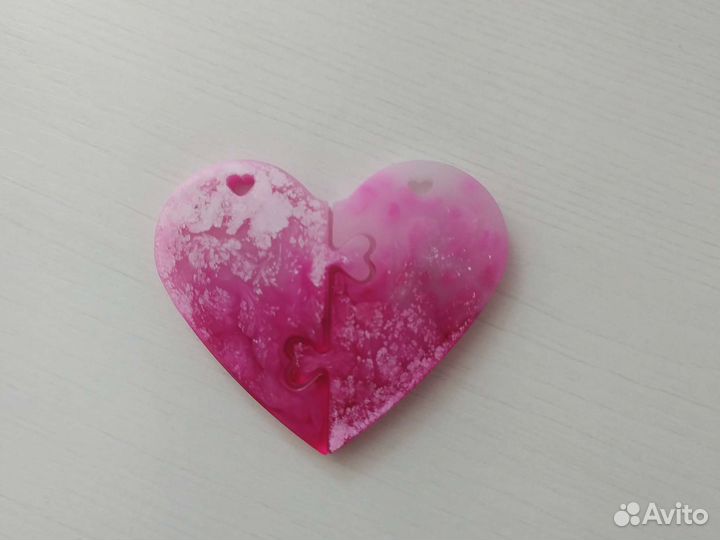 Парные брелки сердечко из эпоксидной смолы