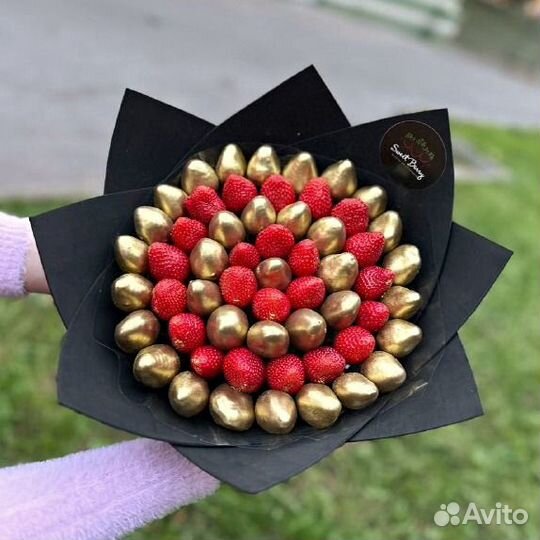 Авторские букеты клубника в шоколаде Sweet Berry