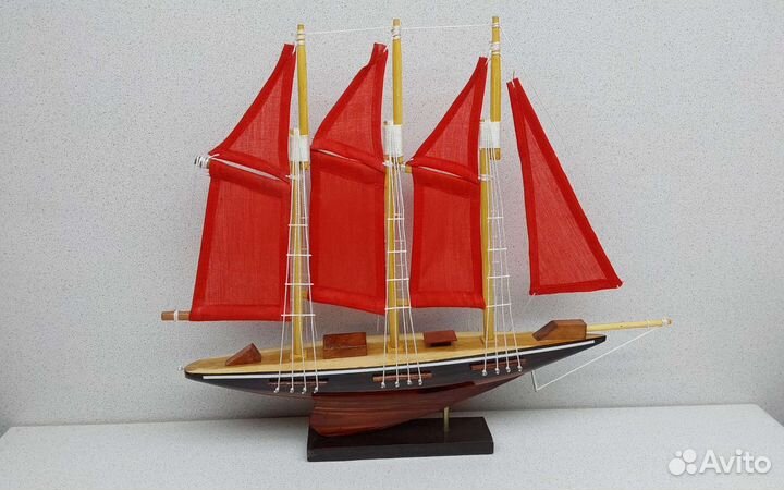 Яхта трёхмачтовая красная Крым 29,6*36,3 сувенир