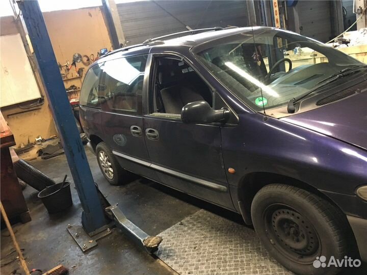 Разбор на запчасти Chrysler Voyager 1996-2000