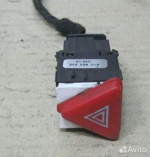 Кнопка аварийной сигнализации VW T5