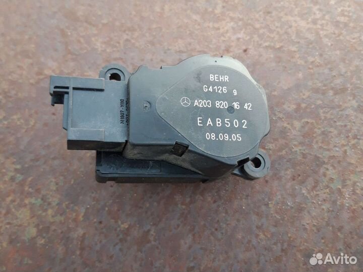 Моторчик заслонок печки Mercedes W211
