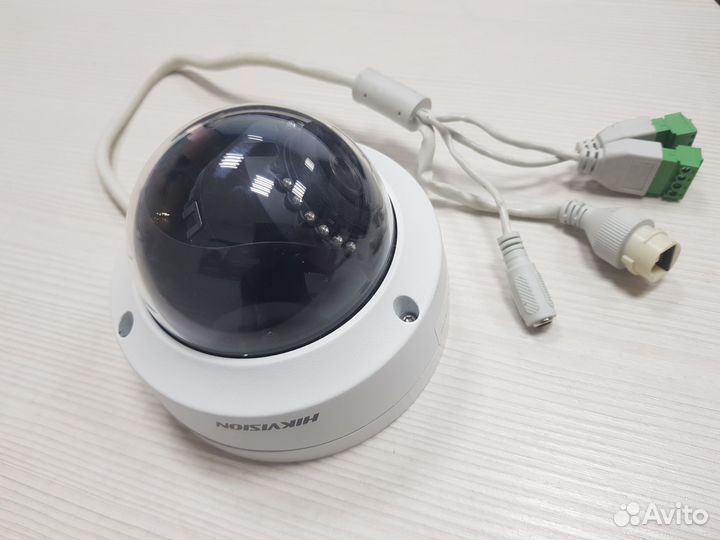 Камера купольная Hikvision DS-2CD2122FWD-IS