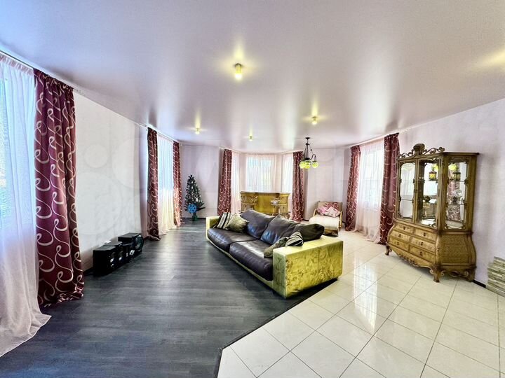 Дом 238 м² на участке 10 сот.