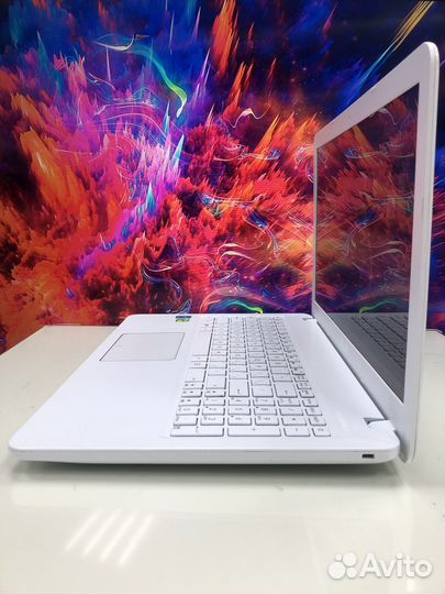 Белый Asus 15.6