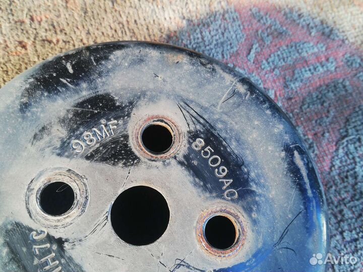 Шкив водяной помпы Форд Фокус 2