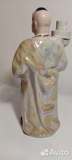 Фарфоровая статуэтка 