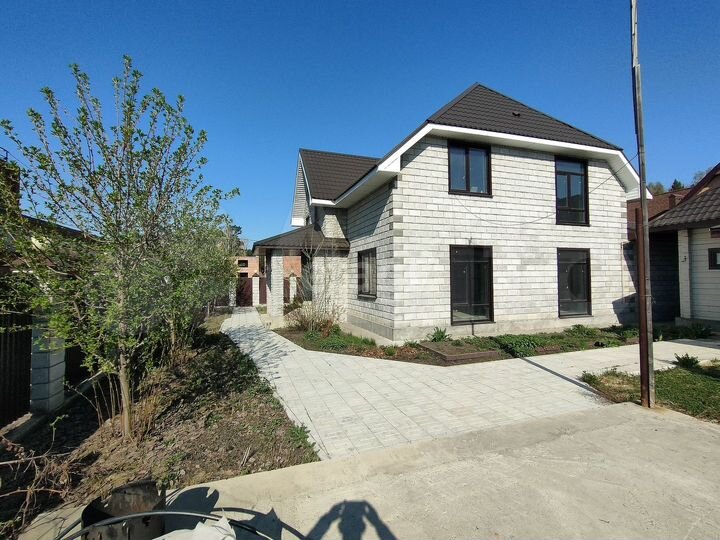 Коттедж 299 м² на участке 6 сот.