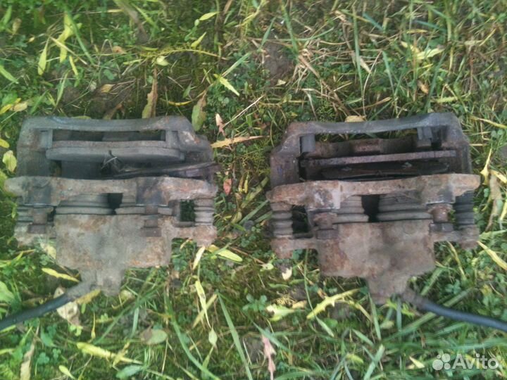 Суппорта передние Ниссан Максима J30 1993г