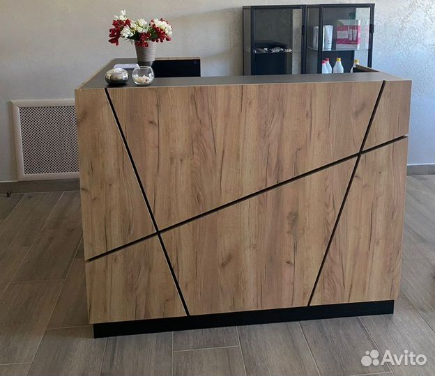 Новая стойка ресепшен