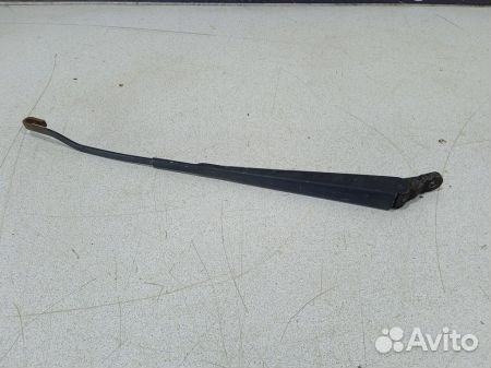 Поводок стеклоочистителя передний