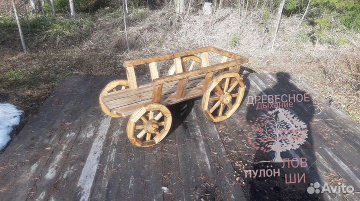Деревянная декоративная телега для сада