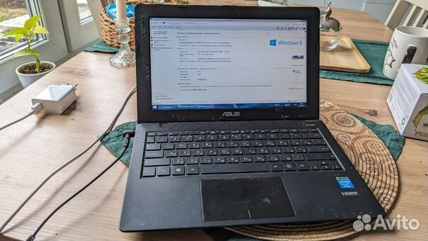 Нетбук Asus X200M