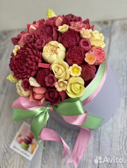 Букет из шоколадных цветов, клубника в шоколаде