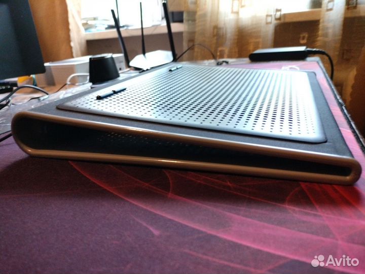 Мышь, коврик, динамики, подставка под ноутбук