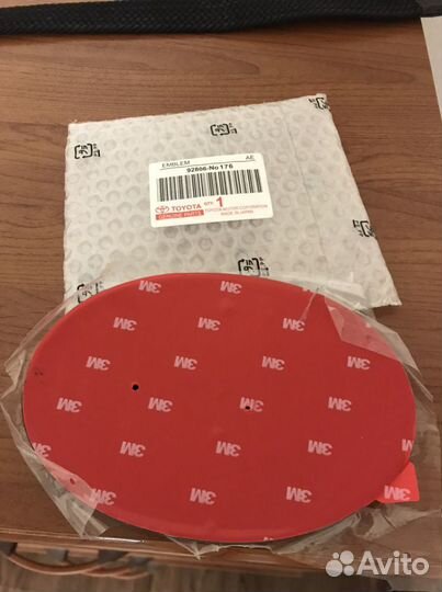 Стеклянный значокToyota