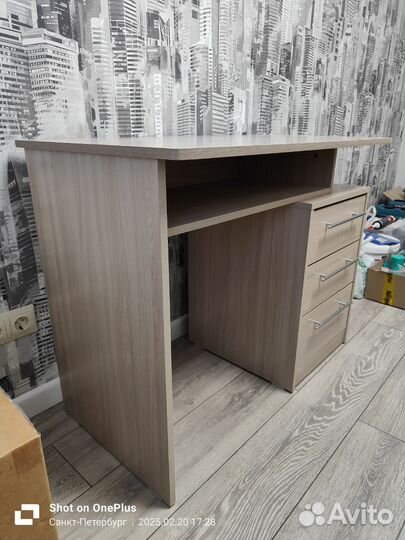 Письменный стол