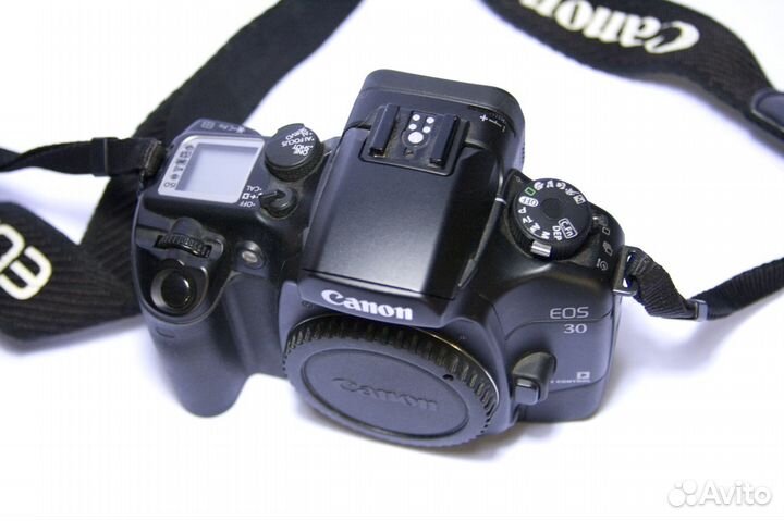 Пленочные фотоаппараты Canon EOS 30 и Nikon FM2
