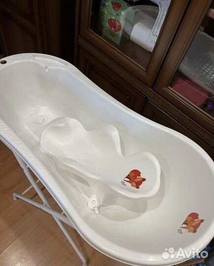 Детская ванночка для купания с подставкой и горкой