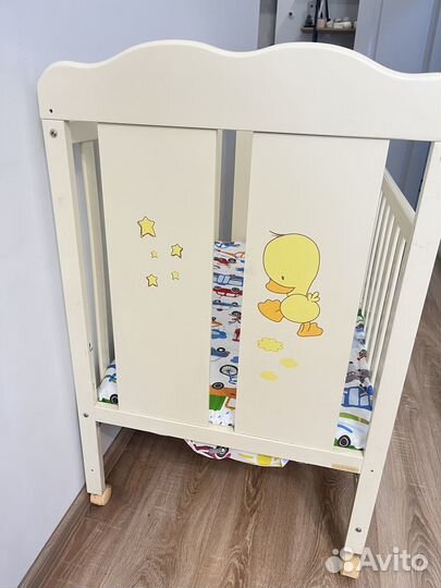 Детская кроватка с 0-4 лет с матрасом и бортиками