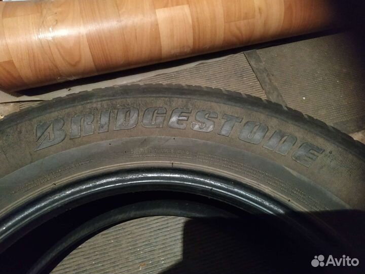 Bridgestone Dueler H/T 687 225/65 R17