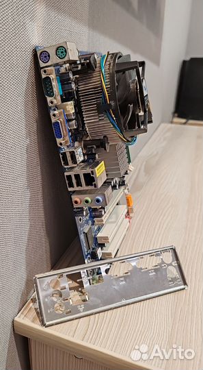 Материнская плата с процессором и памятью