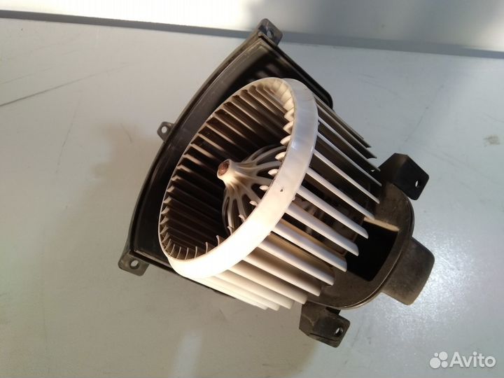 Вентилятор отопителя Audi Q7 VW Touareg 4L1820021A