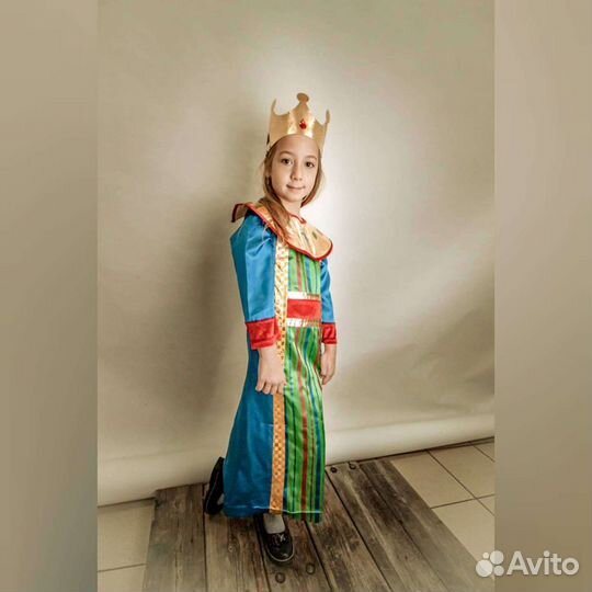 Прокат костюмов и платьев