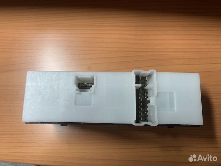 Блок управления стеклоподъемниками Ниссан / Nissan