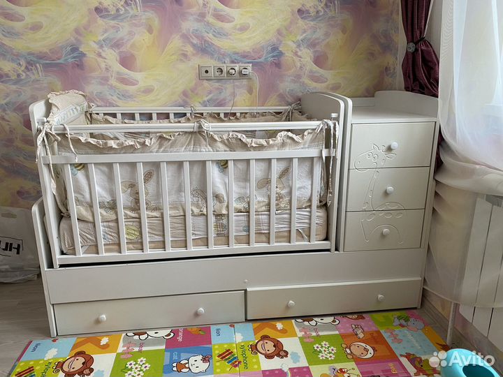 Детская кроватка с поперечным маятником