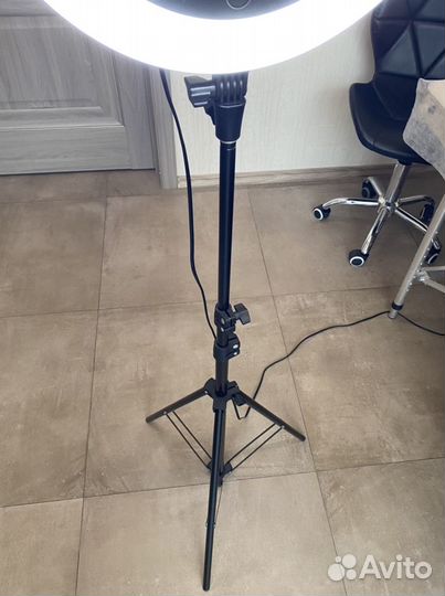 Кольцевая лампа okira 35 см