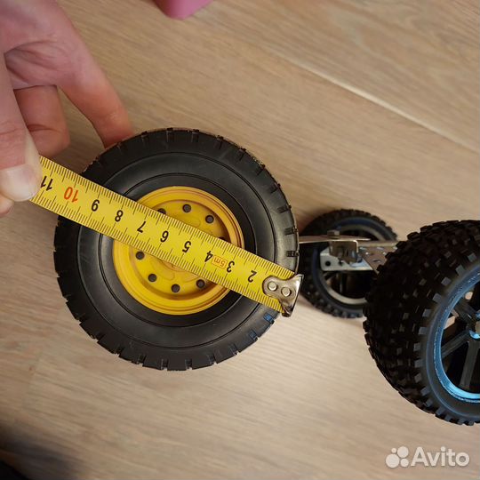 Колеса от игрушечной машины