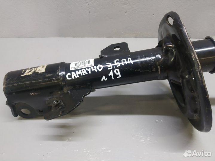 Амортизатор передний левый Toyota Camry V-40 3.5