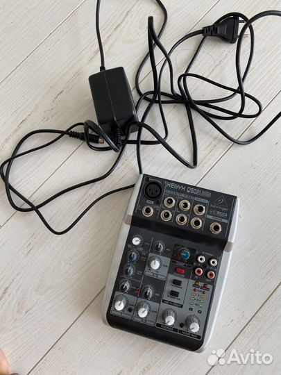 Микшерный пульт Behringer Henyx Q502USB