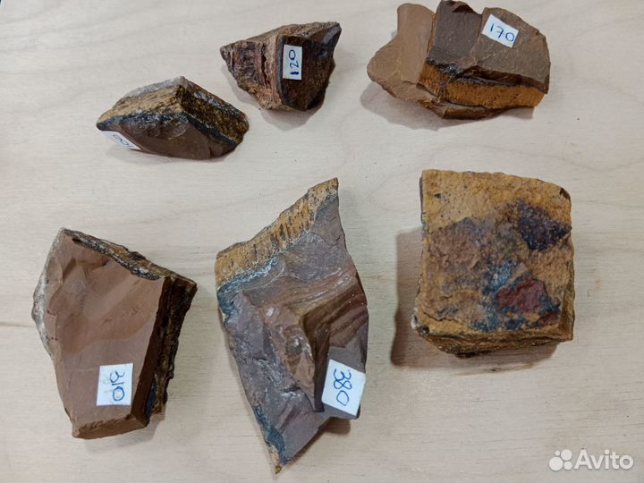 Камень тигровый глаз