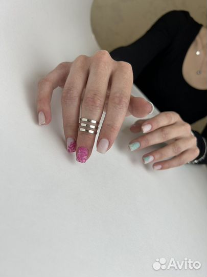 Модель на маникюр с покрытием гель-лак