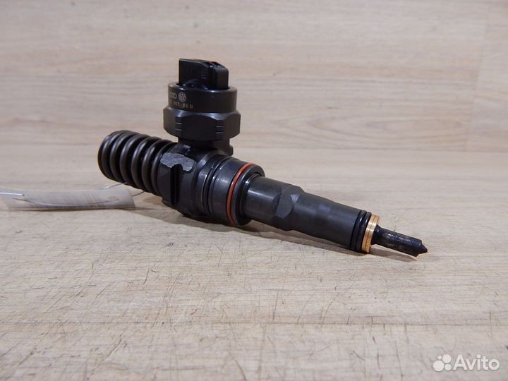 Насос-форсунка Audi A4 B6 038130073J