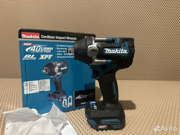 Аккумуляторный ударный гайковерт XGT Makita TW007G