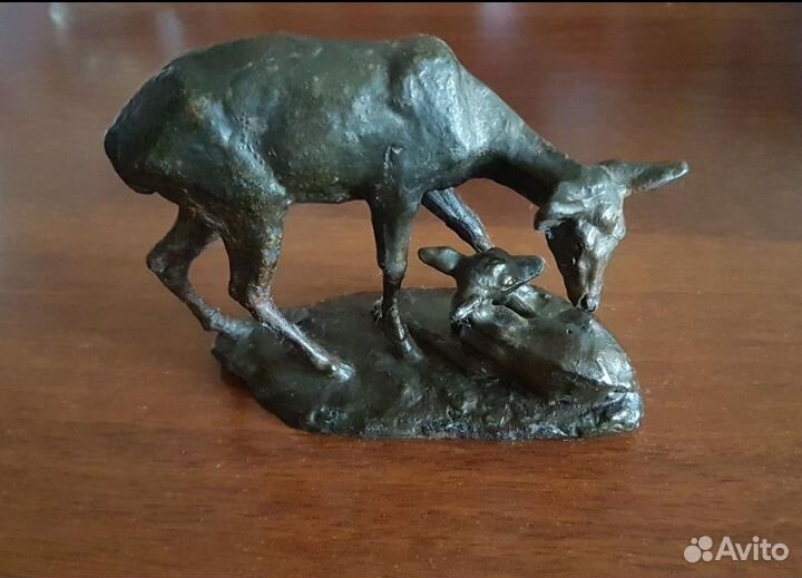 Статуэтка Олениха с олененком