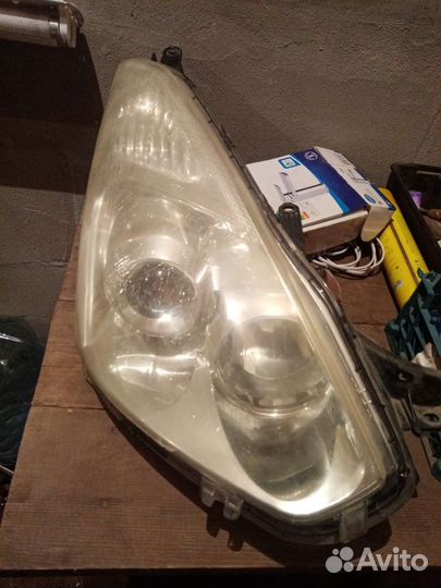Фара передняя правая тайота вишь