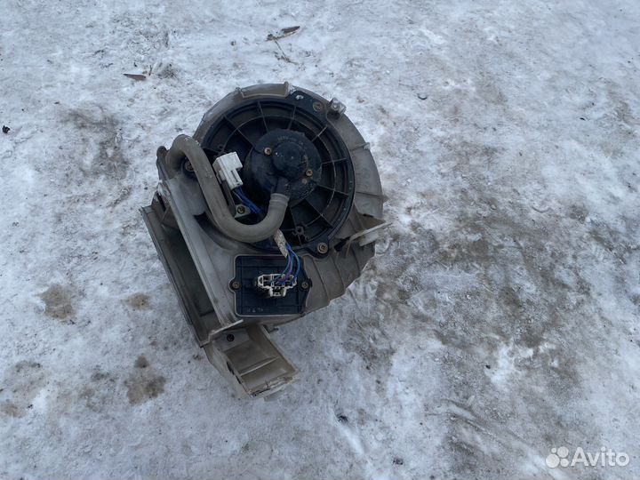 Мотор печки mazda 323