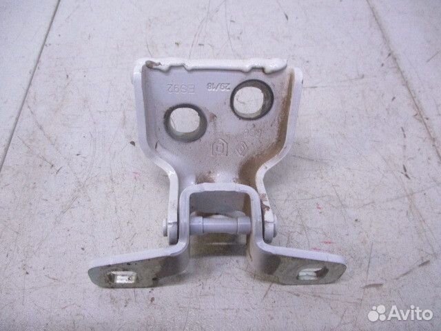 Петля двери задней правой верхняя Renault Sandero