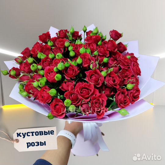 Кустовые розы красные 51 шт 50 см