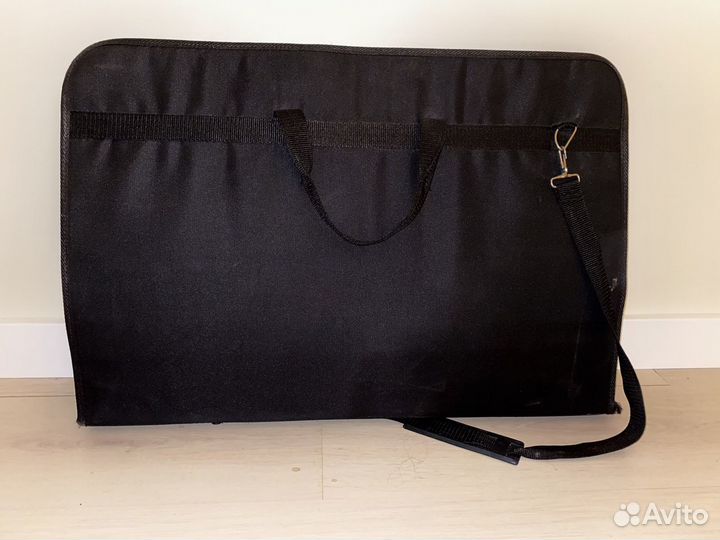 Папка с принадлежностями