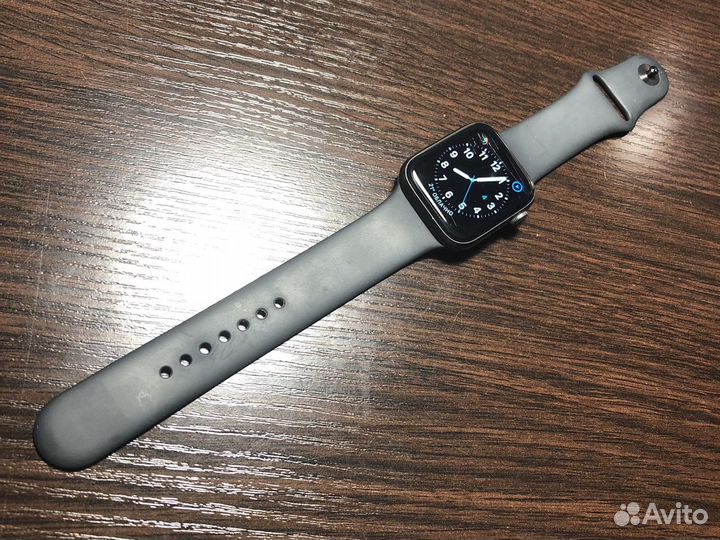 Часы apple Watch 5 44 mm бу