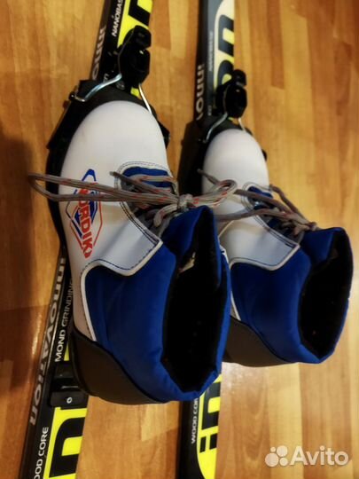 Лыжи беговые 150, палки и ботинки 35 разм