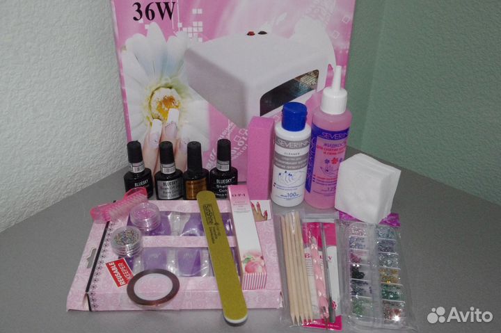 Лампа для маникюра и наборы гель лаков