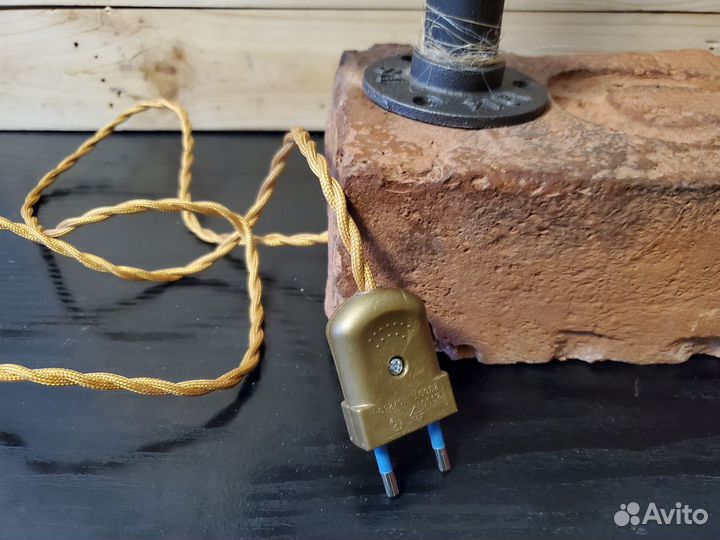 Светильник Loft из старинного кирпича и труб