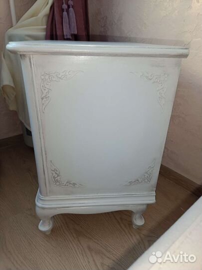 Тумба прикроватная